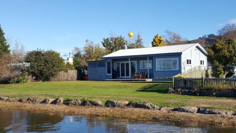 lakefront accommodation rotorua 768x432