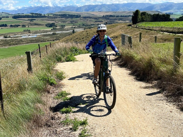 cycling vacations new zealand 768x576