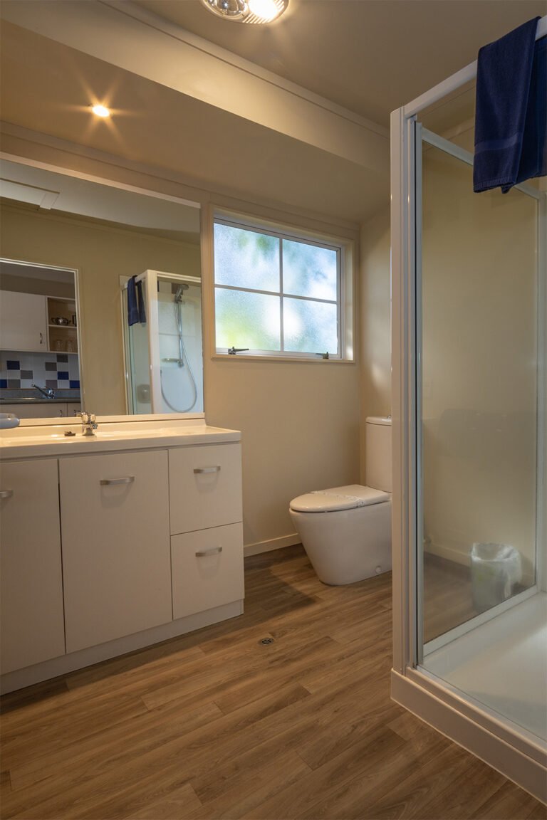 bathroom at pauanui pines motel 768x1152