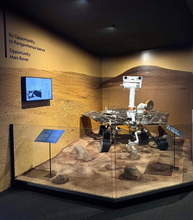 replica of the Opportunity Mars Rover at Stardome Auckland 768x874
