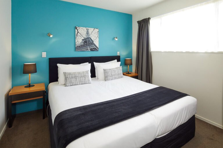bedroom at motel in riccarton christchurch 768x512
