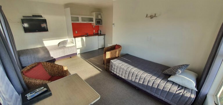 affordable accommodation on lake taupo 768x364