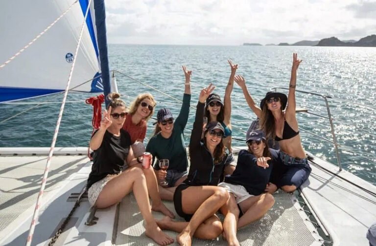 day trip in the bay of islands from paihia 768x504