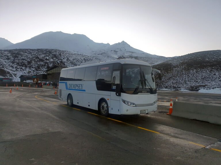 tongariro alpine crossing transport 768x576