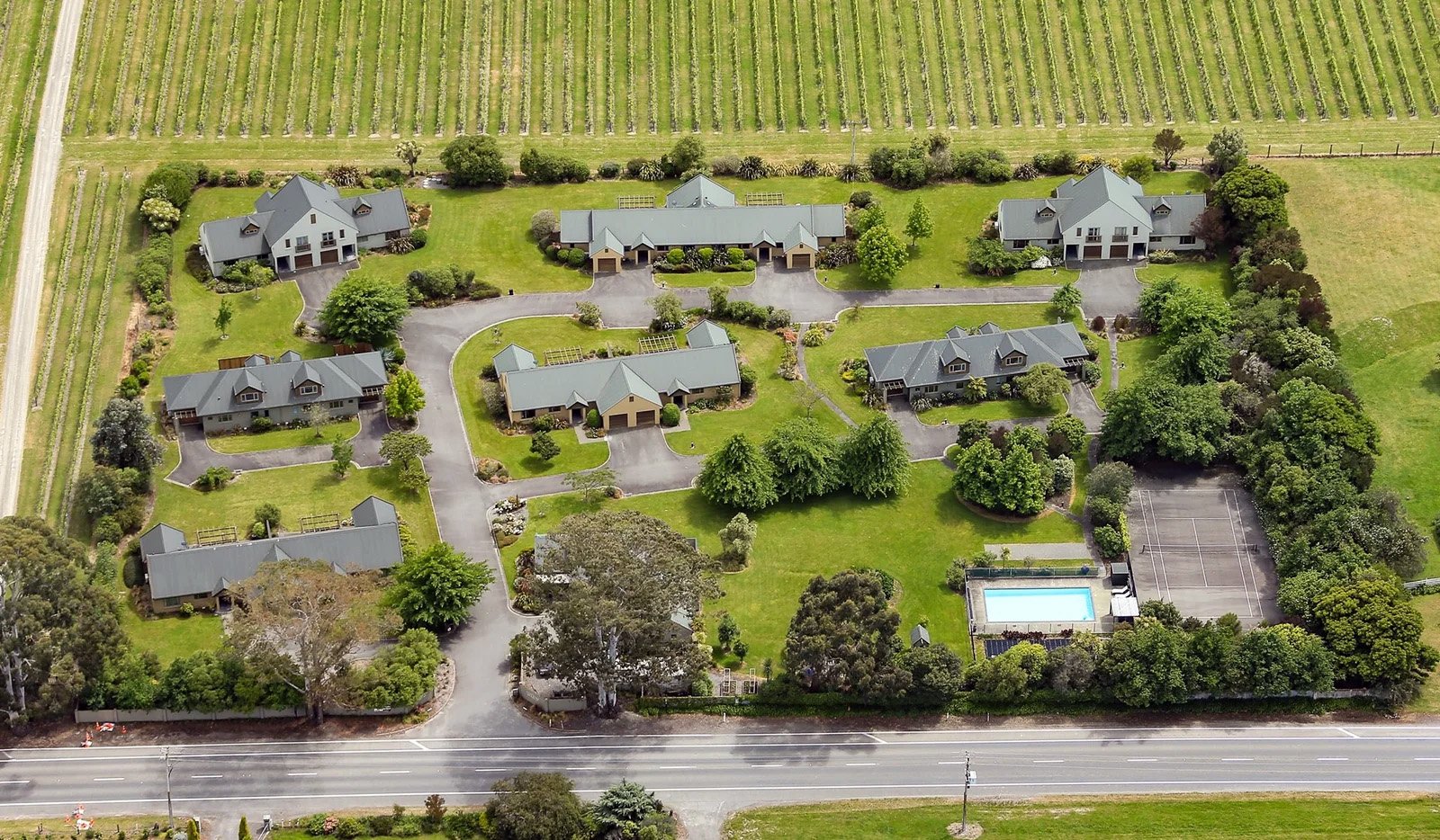 Vineyard accommodation in self-contained villas at Vintners Retreat Blenheim