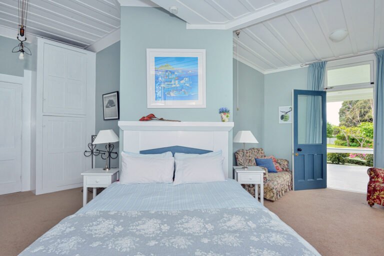 spacious guest room at naurea homestead gisborne nz 768x512