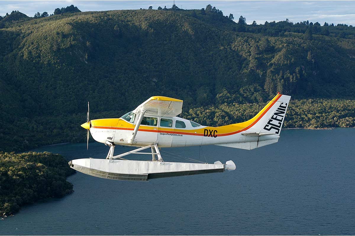 Scenic flights in the Taupo region over lakes and mountains with Taupo's Floatplane