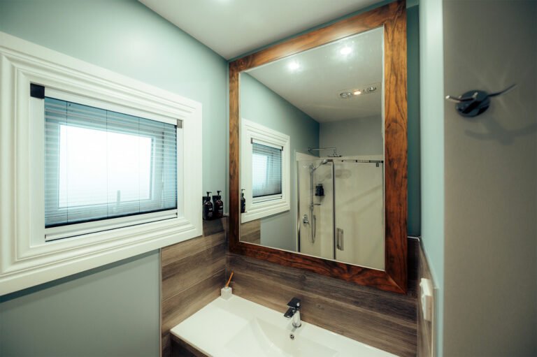 bathroom at two rivers accommodation in ohakune 768x511