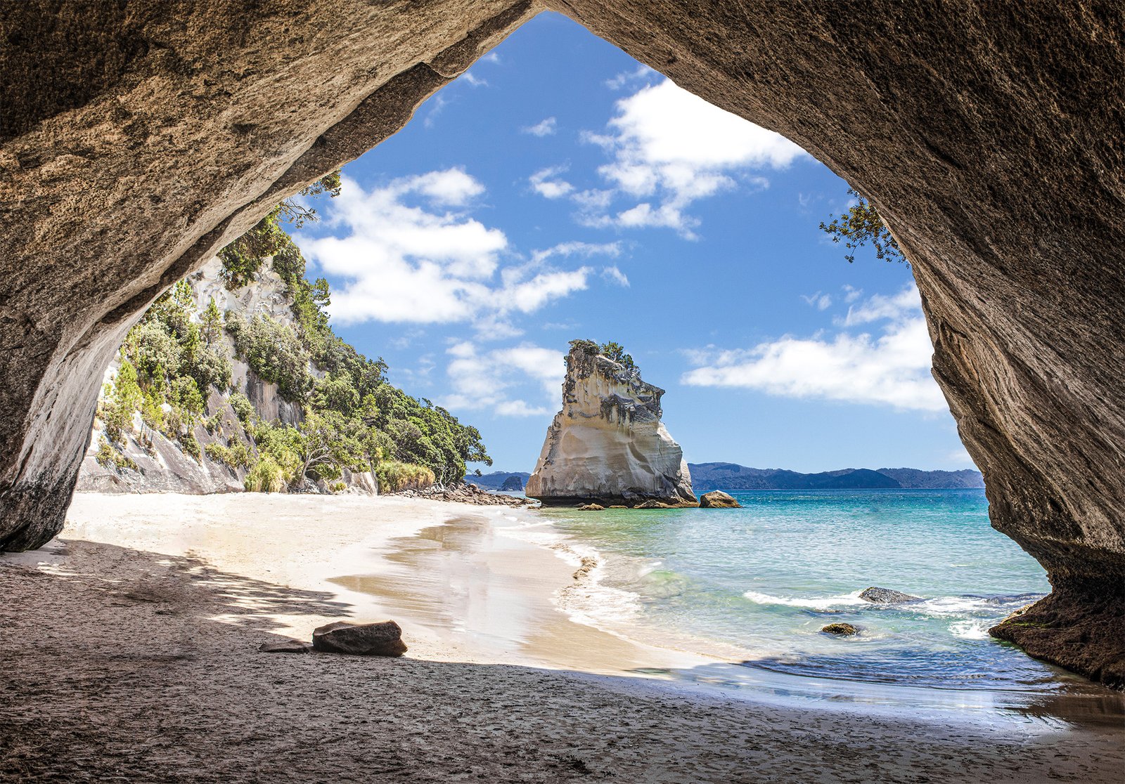 Beach scene at Cathedral Cove, Coromandel Peninsula, Waikato, New Zealand