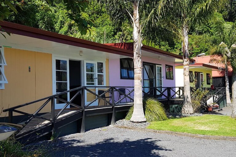 coastal motor lodge thames chalet accommodation 768x512