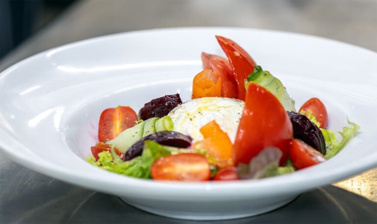 dining at mountain lodge restaurant stratford nz 768x456