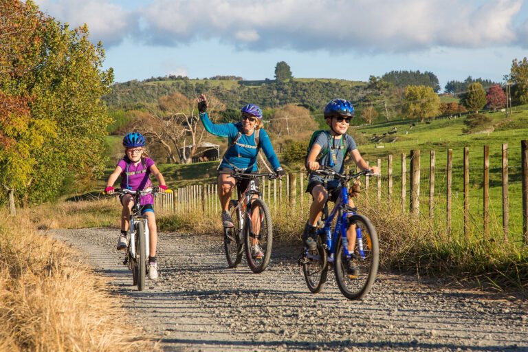 hauraki rail trail family cycling paeroa 768x512