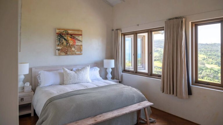 muriwai accommodation luxury bedroom 768x432