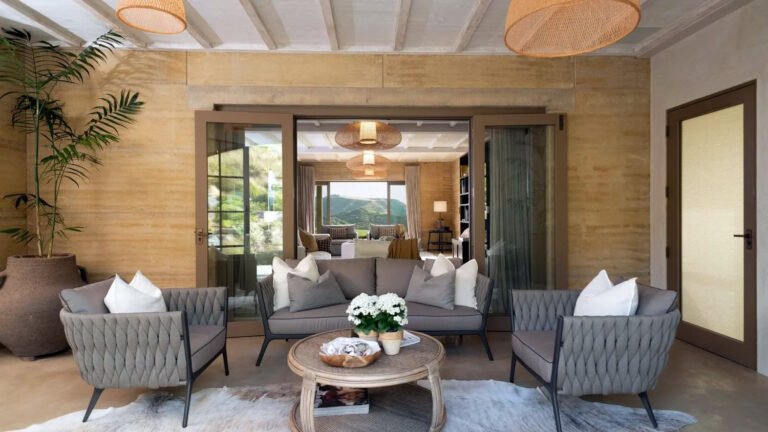 muriwai accommodation outdoor terrace 768x432