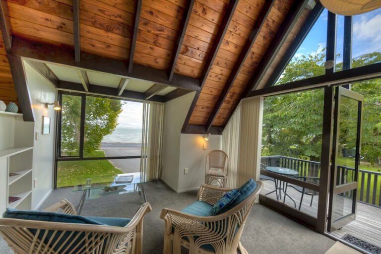 sea view accommodation thames coastal motor lodge 768x512