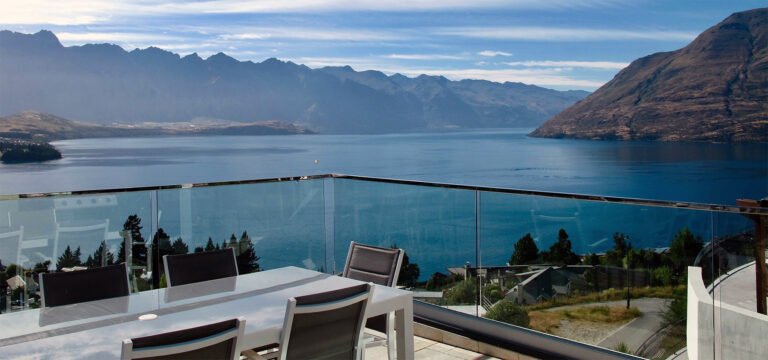 7 manata queenstown large group accommodation lake views 768x360