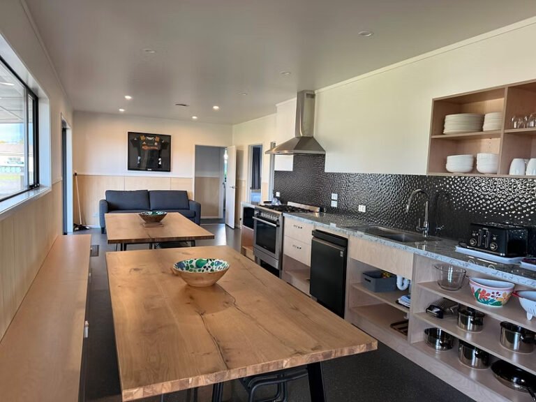 cambridge top 10 holiday park group kitchen lodge 768x576