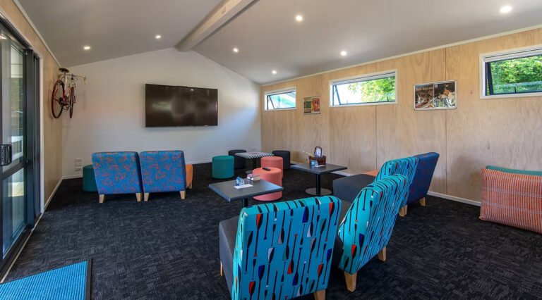 cambridge top 10 holiday park guest lounge 768x426