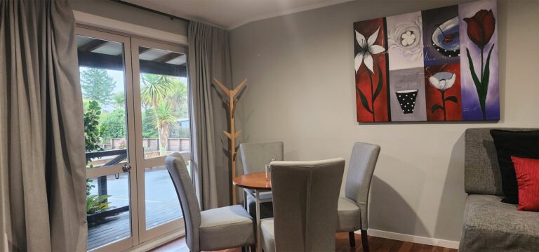 dining room plateau lodge waimarino 768x359