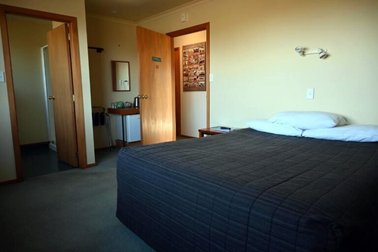 donegal house kaikoura accommodation room 768x512