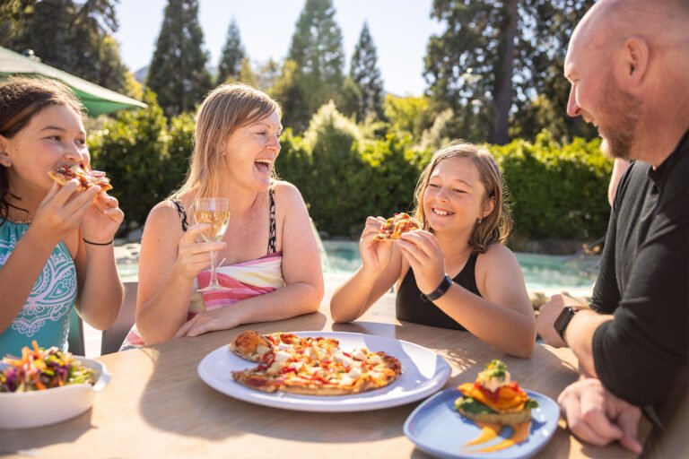 hanmer springs thermal pools family dining 768x512