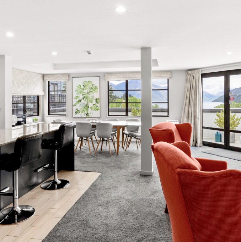luxury queenstown apartment open plan living dining 768x770