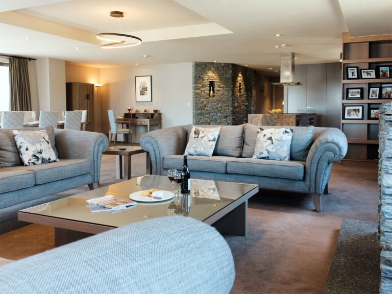 luxury queenstown apartment spacious living area 768x576