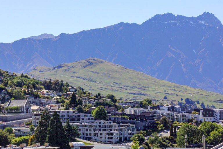 luxury queenstown apartments central location 768x512