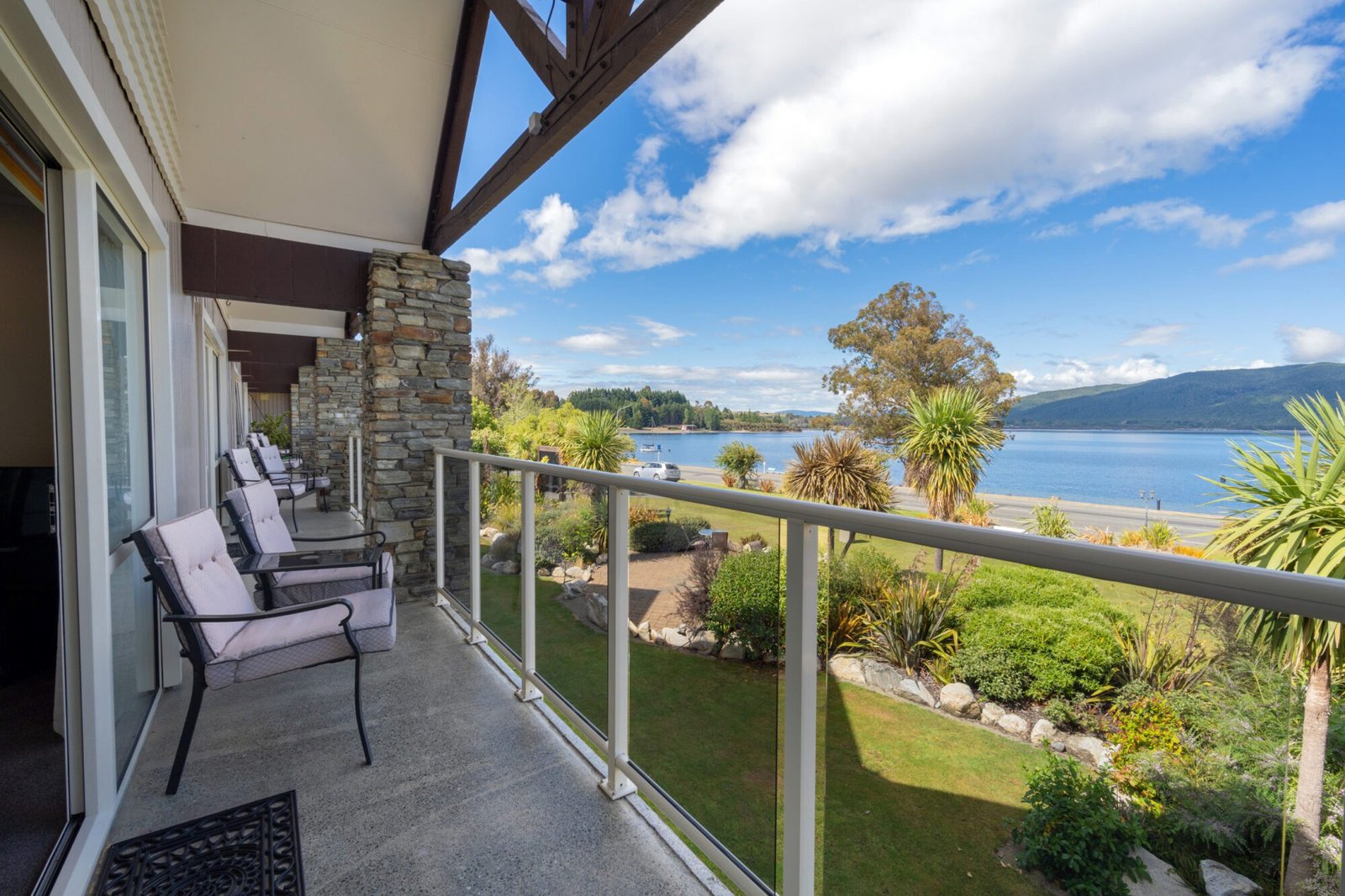 Lakeside accommodation Te Anau at Fiordland Lakeview Motel & Apartments