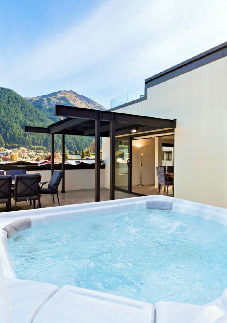 queenstown penthouse suite private hot tub 768x1093