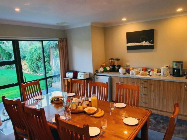 te mahuru retreat kaikoura bnb breakfast dining 768x576
