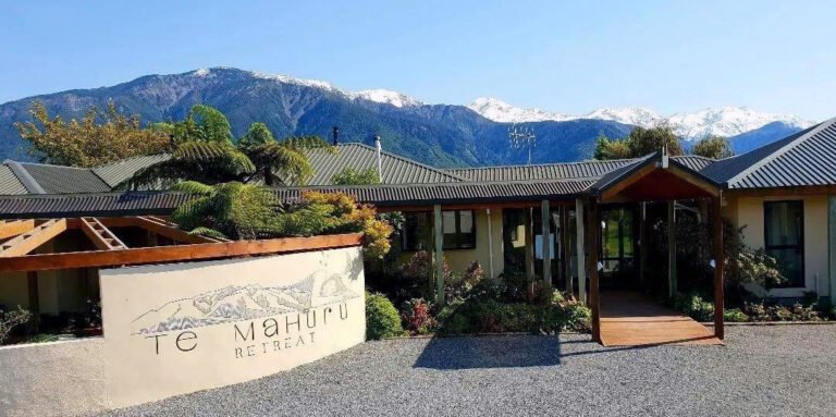 te mahuru retreat kaikoura entrance mountain views 768x383