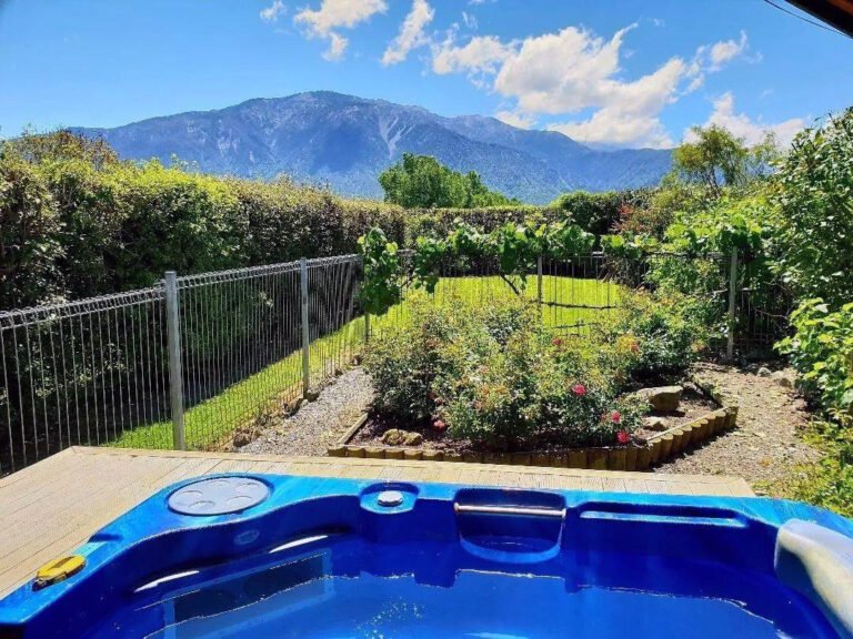 te mahuru retreat kaikoura hot tub mountain views 768x576