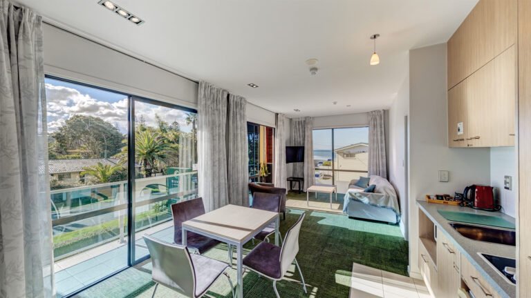 waves motel orewa self contained kitchenette 768x432