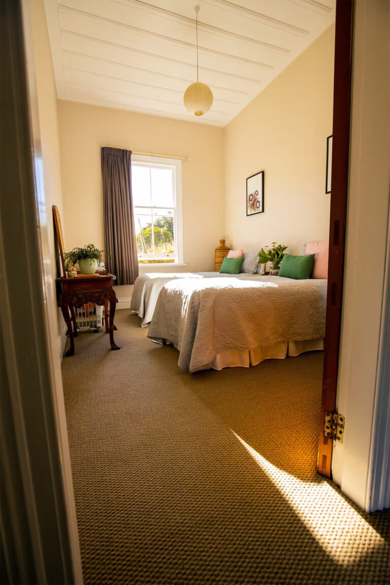 whangamomona accommodation family bedroom 768x1152