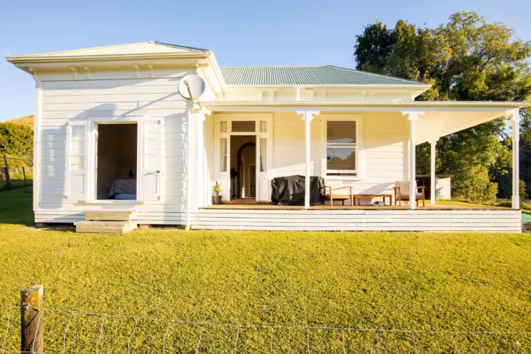 whangamomona accommodation mill house retreat exterior 768x512