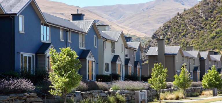 arrowtown accommodation apartments mountain views 768x358