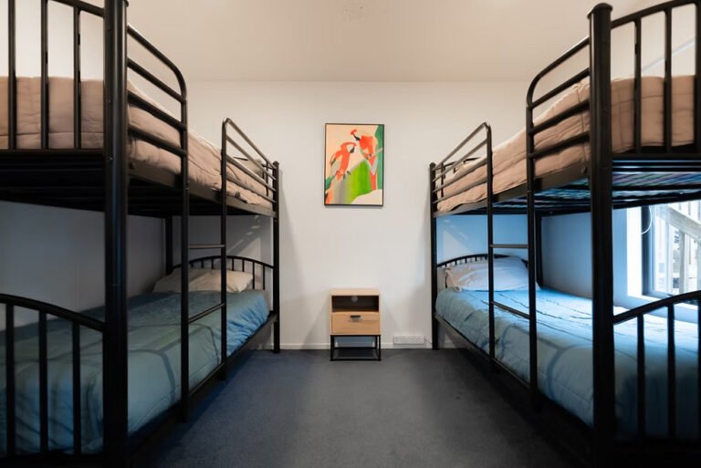 auckland group accommodation bunk room 768x513