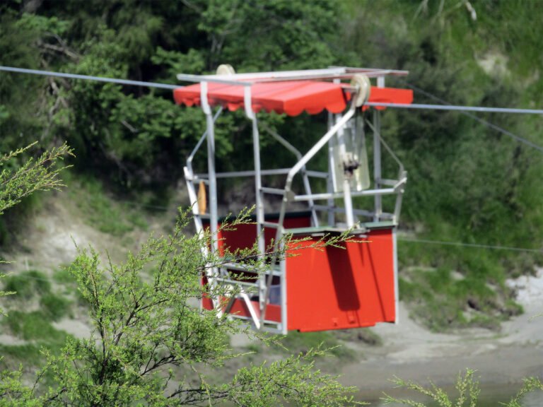 cable car at flying fox accommodation whanganui river 768x576