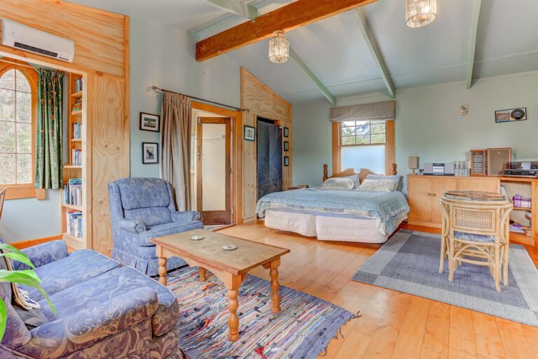 flying fox whanganui river cottage accommodation interior 1 768x512