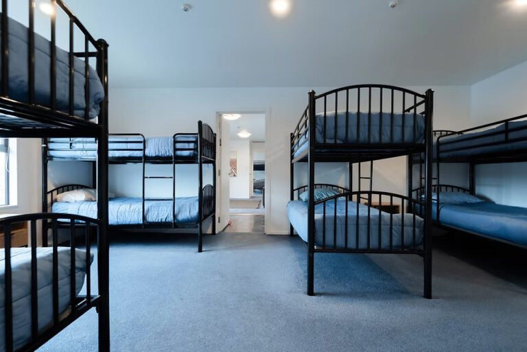 large group accommodation auckland bunk beds 768x513
