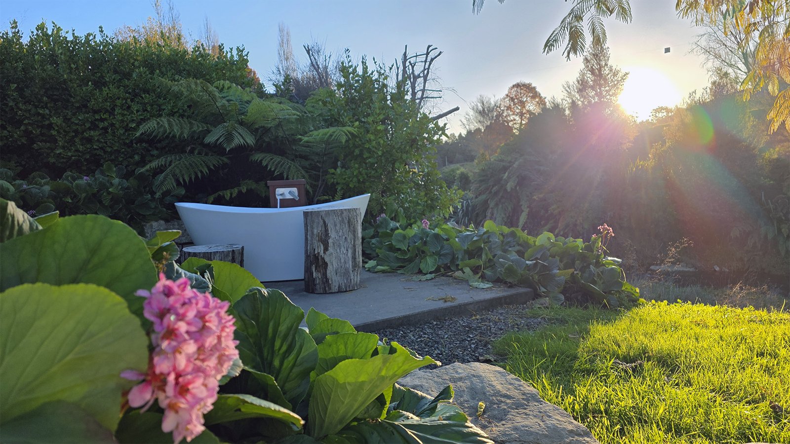 outdoor bath at ripples retreat luxury cabin near waitomo