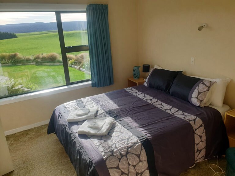 slope point accommodation bedroom view 768x576