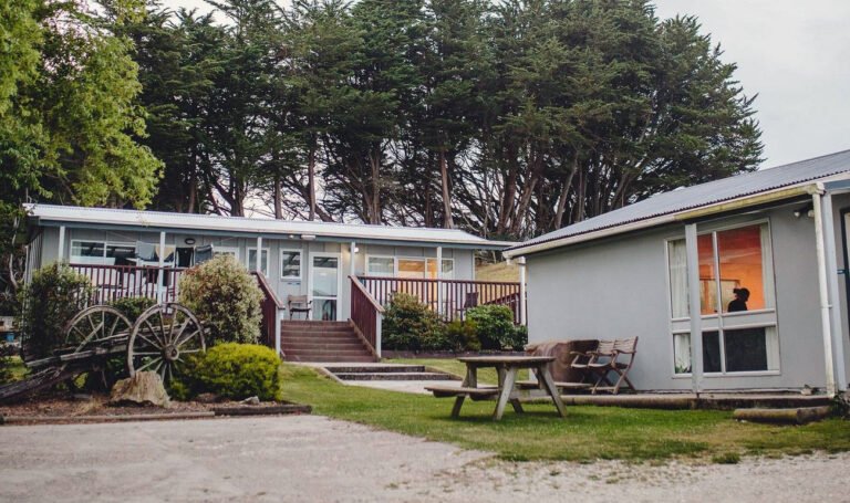 slope point accommodation catlins farmstay 768x455