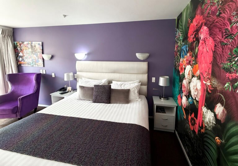 tides hotel nelson king room balcony 768x536