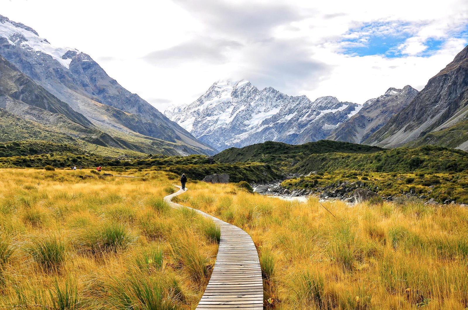Hooker Valley Track boardwalk leading towards Aoraki Mount Cook in New Zealand