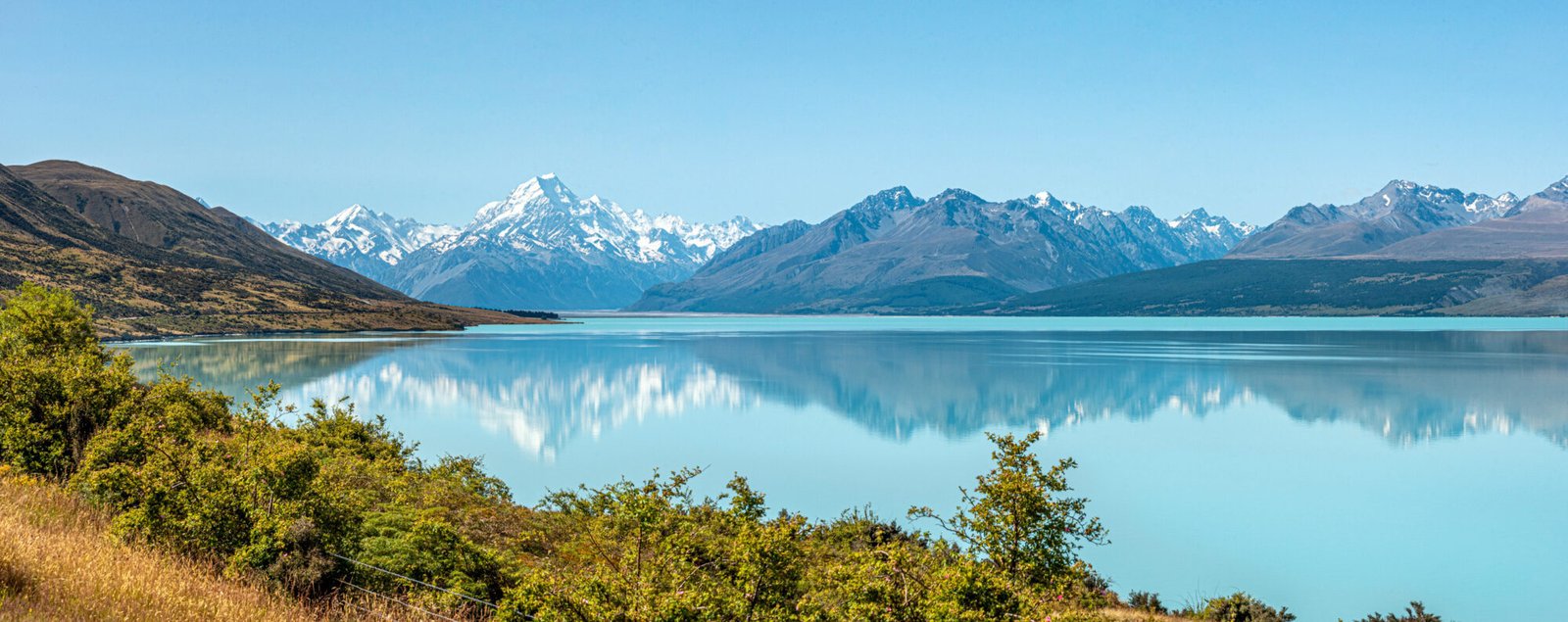 Canterbury travel guide featuring Lake Tekapo and Aoraki Mount Cook scenery