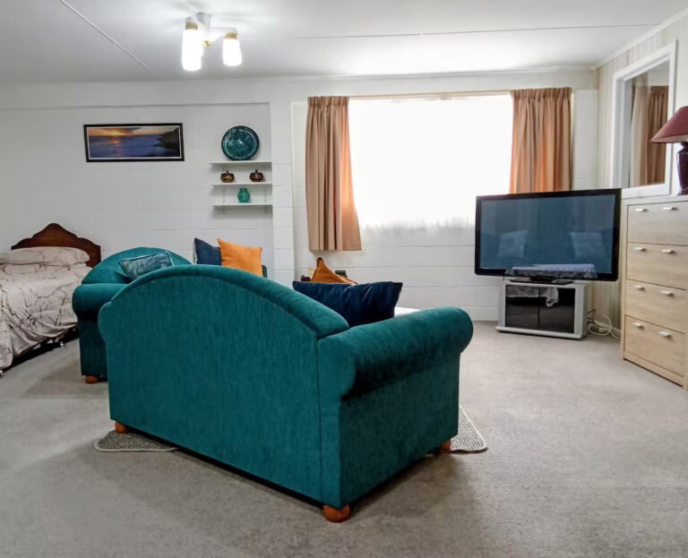 feilding accommodation lounge living area 768x623