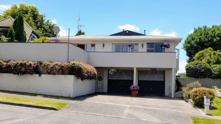 feilding accommodation private home exterior manawatu 768x432