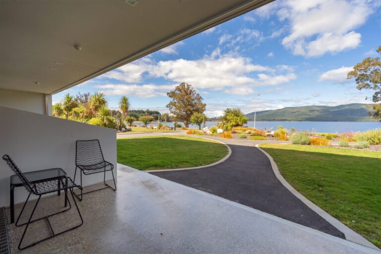 fiordland lakeview motel te anau lakefront patio 768x512